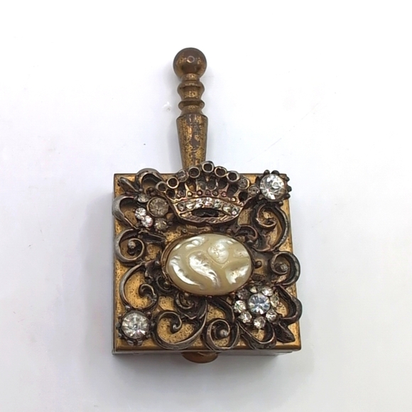 Vintage Handled Gold Tone Snuff / Pill Box with Rhinestones & Faux Pearl on Lid - Picture 4 of 12